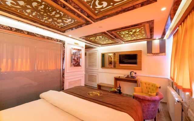 Holiday Business Suit Otel