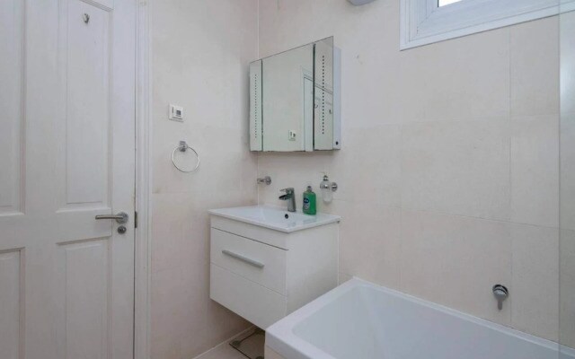Ground Floor Apartment - Private Garden