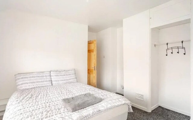 Charming Haven House Right Next To Moss Bank Park