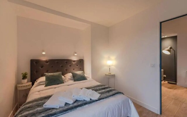 Arty Paris apartment Disneyland