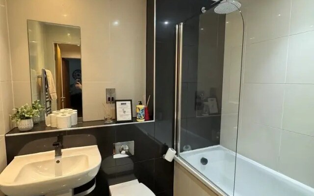 Sheffield 6th Floor City View Apartment