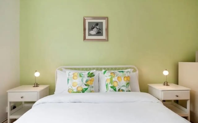 Spacious 3 Bed Flat W/communal Garden in Euston
