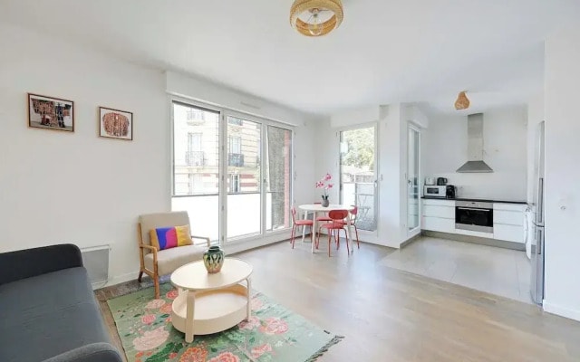 Charming Apartment - 2br-4p- Balcony- Malakoff