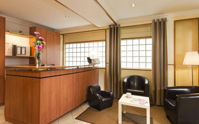 Merryl Hotel