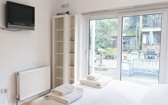 3 BR by Hampstead Heath W/terrace + Parking