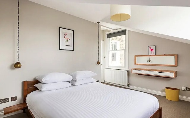 Rustic and Contemporary Haven in Brixton