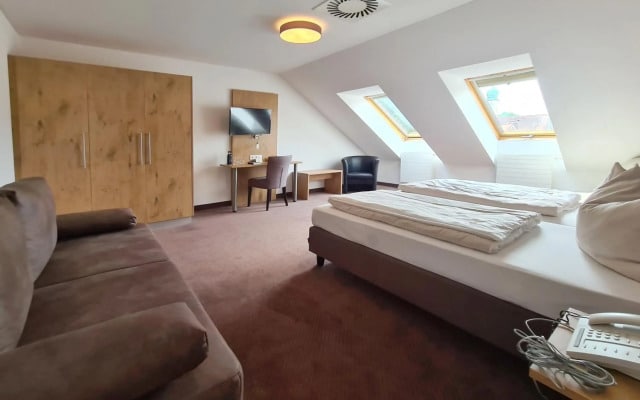 Hotel am Hachinger Bach by Blattl