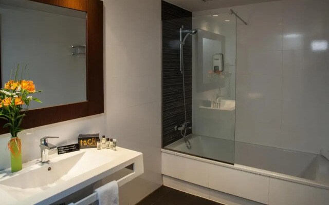 Hotel Tach Madrid Airport