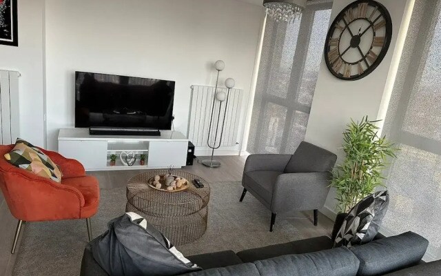 Immaculate 2-bed Apartment in East London