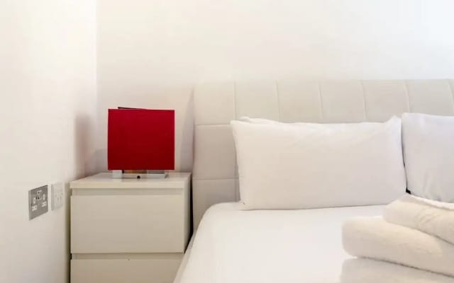Modern 1 Bedroom Paddington Apartment