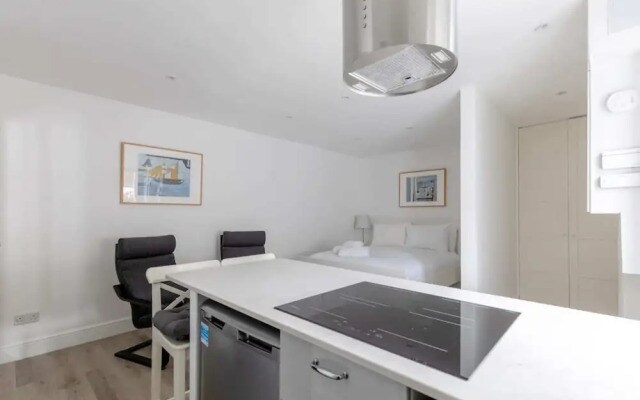 Sleek & Well-connected Studio Flat Archway!