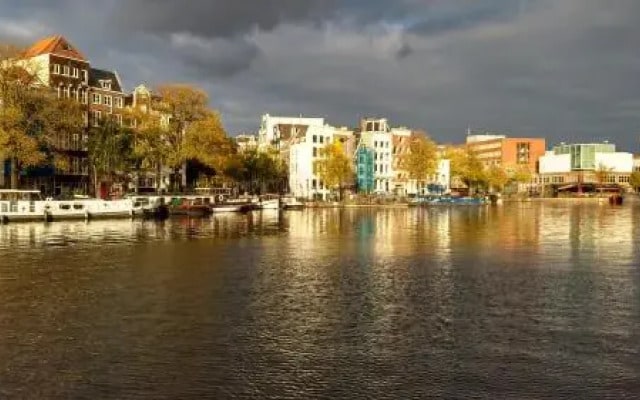 Rembrandt Square Houseboat