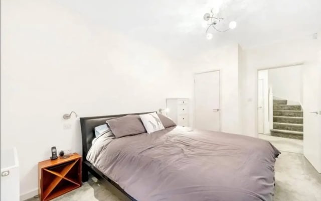 Modern 2 Bedroom Home With Private Garden
