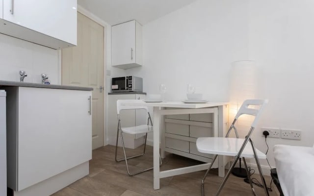 Studio Apartment in Clapham Common