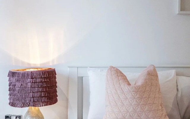 Royal Docks Guesthouse by LUXHABITAT