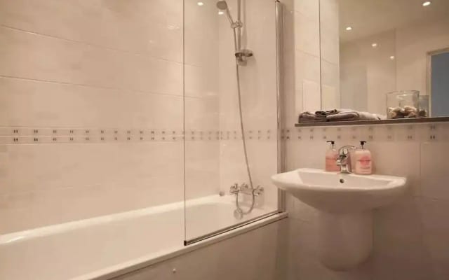 1BD Bright Cozy Queen Elizabeth Olympic Park Zne 2