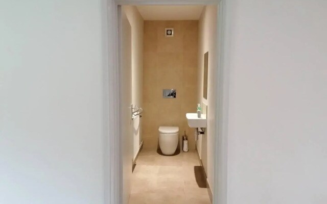 3 Bed Private Bungalow Close to Amenities, Wifi, Parking