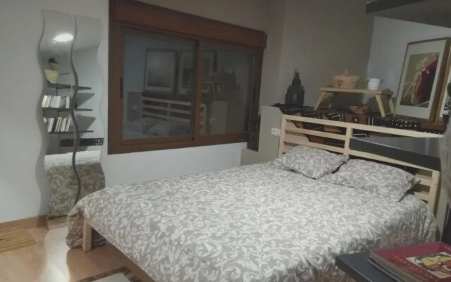 Studio in Madrid, With Shared Pool, Enclosed Garden and Wifi