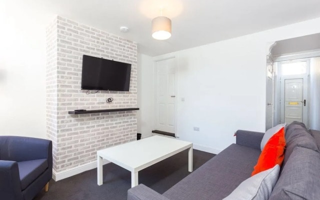 Townhouse @ 76 Clare Street Stoke