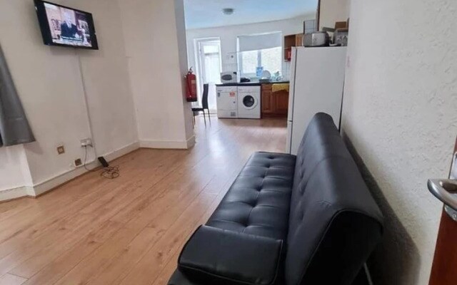 Lovely 5-bed House in London