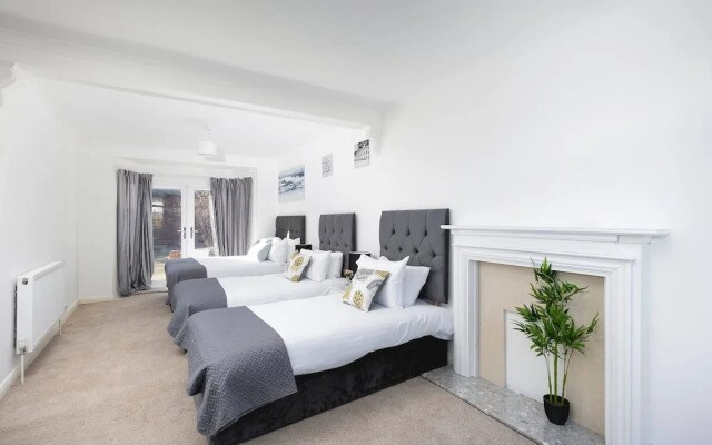 Skyvillion - Enfield 4bed House W Garden & Parking