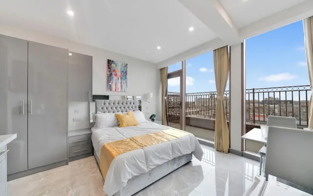 Hotel Studio Apartment in East London