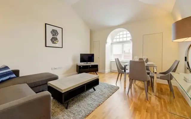 Cosy Two Bedroom Apartment - Flat 59A