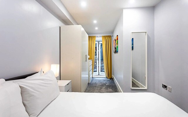 Bright Clapham Apartment