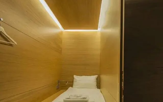 Workstation Capsule Hotel