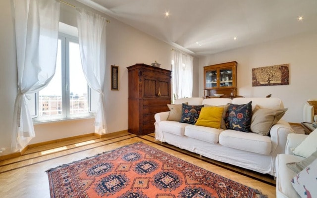 Luxurious 2bed 2bath Apartment Near the Colosseum!