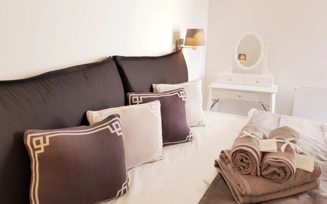 Coco Chanel Boutique Apartment by goodnite cz