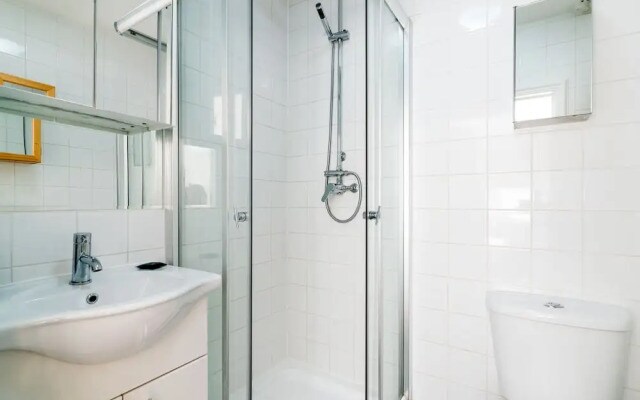 Bright Studio Flat, Amazing Location!