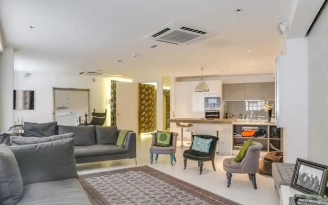 Luxury 2-bed, 2-bath Loft-style Flat in Covent Gdn