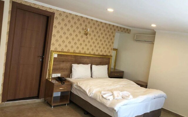 Hotel Real Life