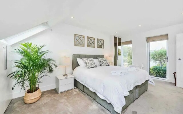 Luxury 3-bed Apartment in Central London