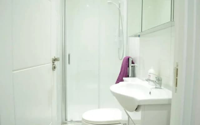 3 Bedroom House In Tooting With Garden