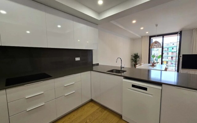 The Roger Terrace 2BR With Pool gym in Barcelona