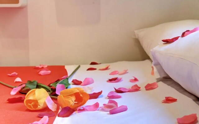 Ad Hoc Guesthouse