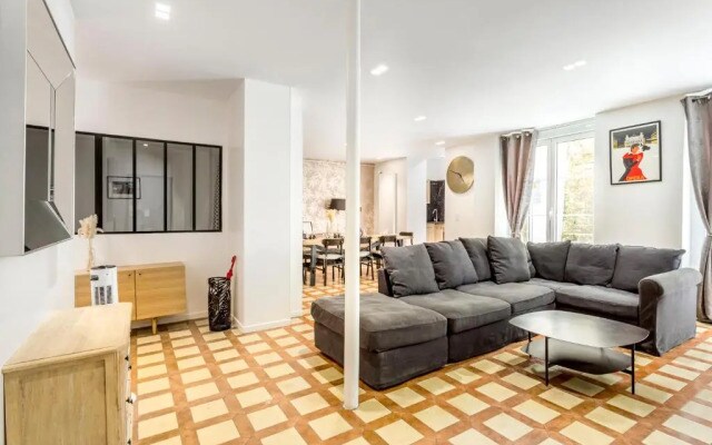 180 Suite Eden, Luxury Apt at Sacre Coeur
