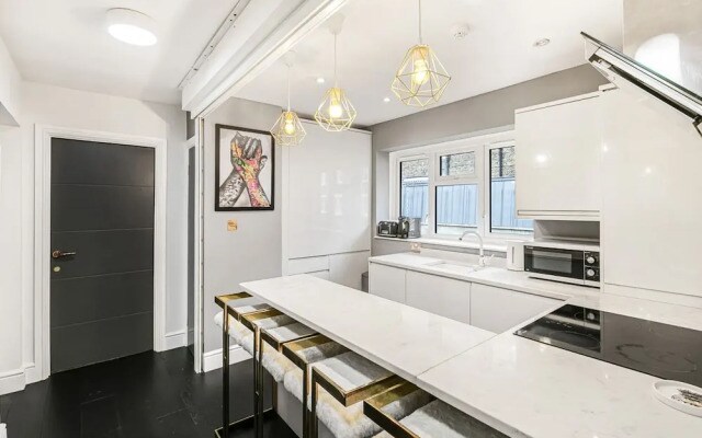 Best Location in London 3-bed Chelsea Home