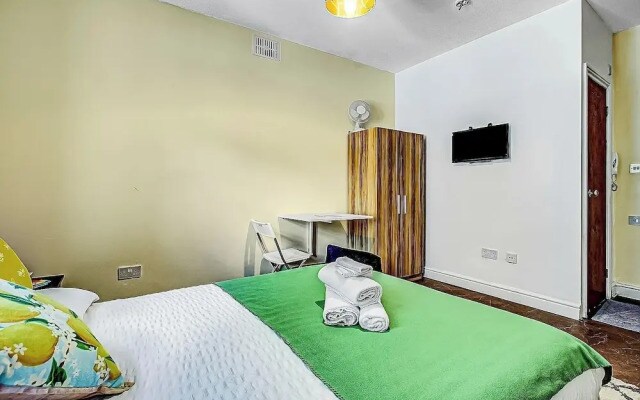 Luxury Ensuite Double Room Close to Central London