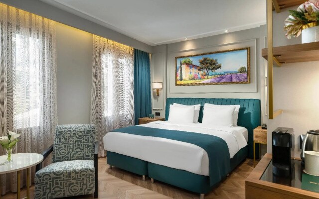 Royan Suites