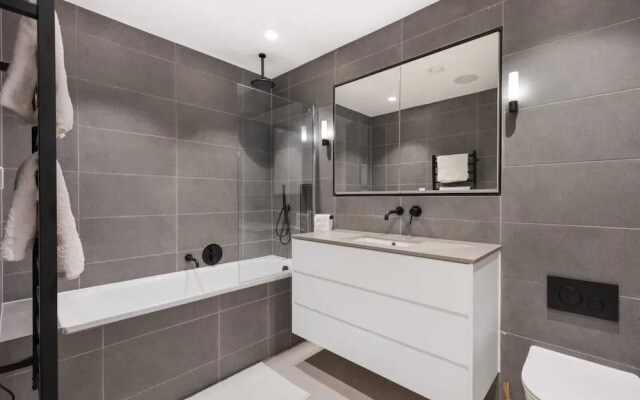 3br-sleeps8-central London-parking