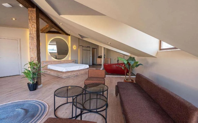 Tare Houses Hotel