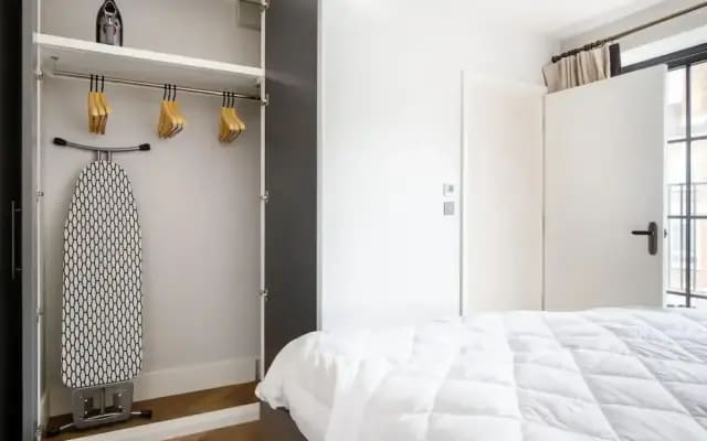 Sophisticated 2 Bedrooms by Spitafields