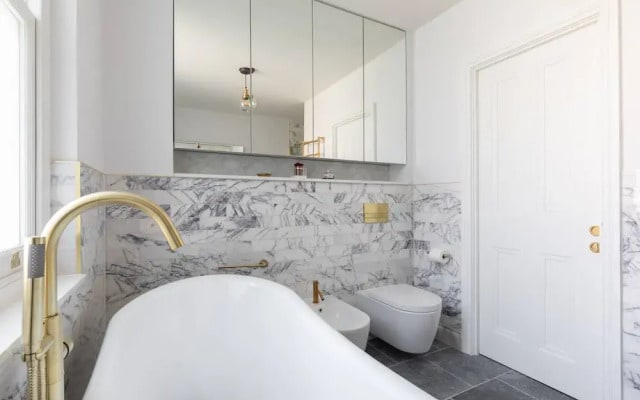 Crondace Road by Onefinestay