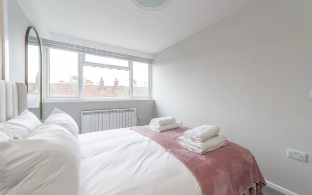 Excellent 3-bed Flat In Elephant Castle