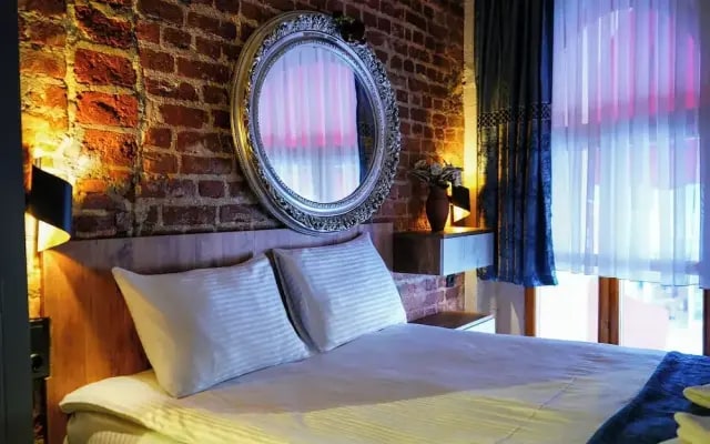 Squit Suits Hotel