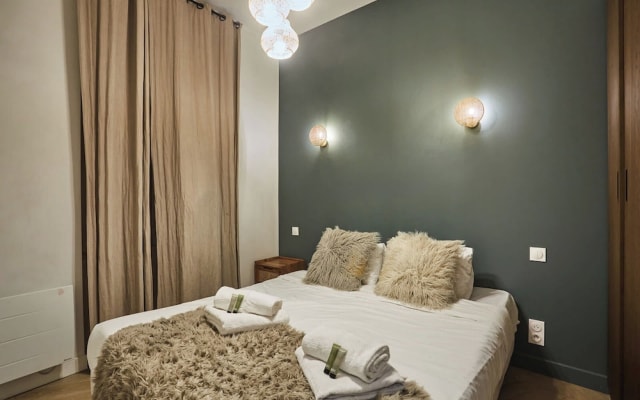 Sublime Flat Paris Bois de Vincennes by Studio Prestige