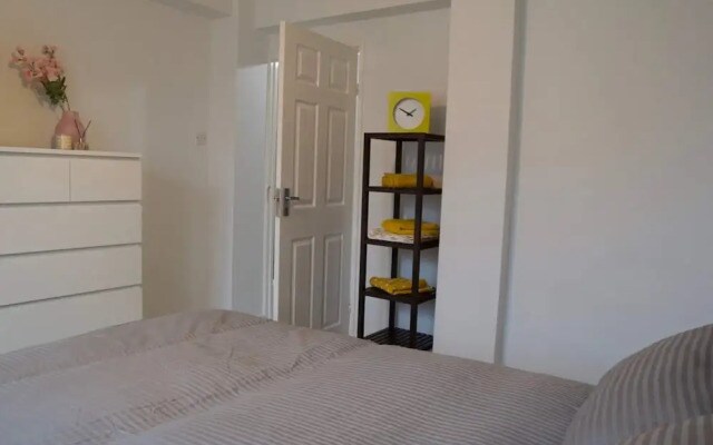 Modern 1 Bedroom in Shadwell With Balcony